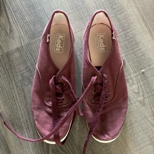 Dark Red Keds